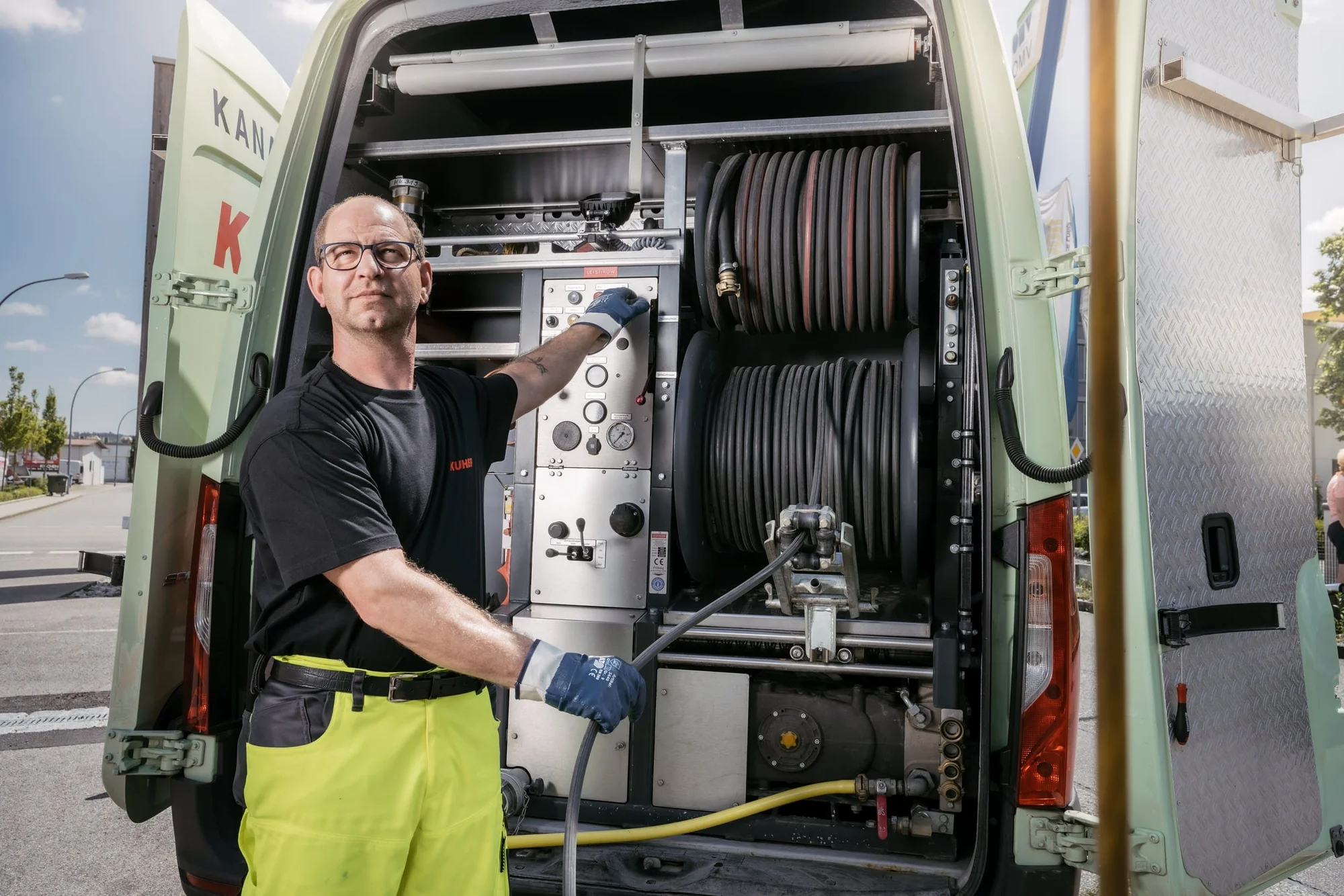 Kanalsanierungsmaterial mit Linermaterial und Harz